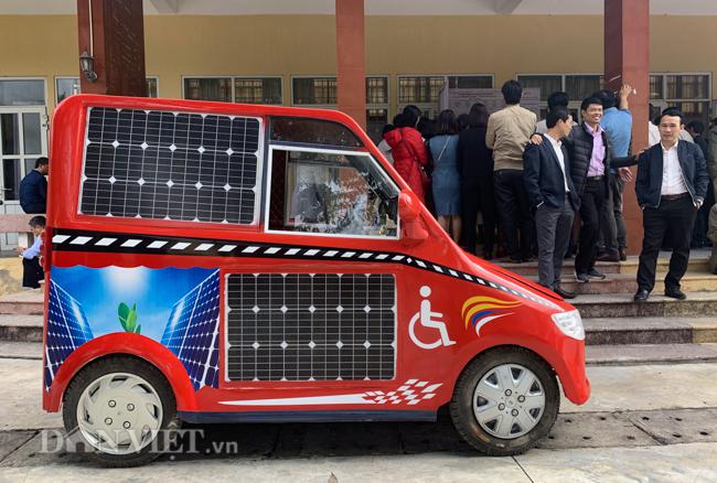 Nam sinh lớp 12 chế tạo ôtô năng lượng mặt trời cho người khuyết tật - 1