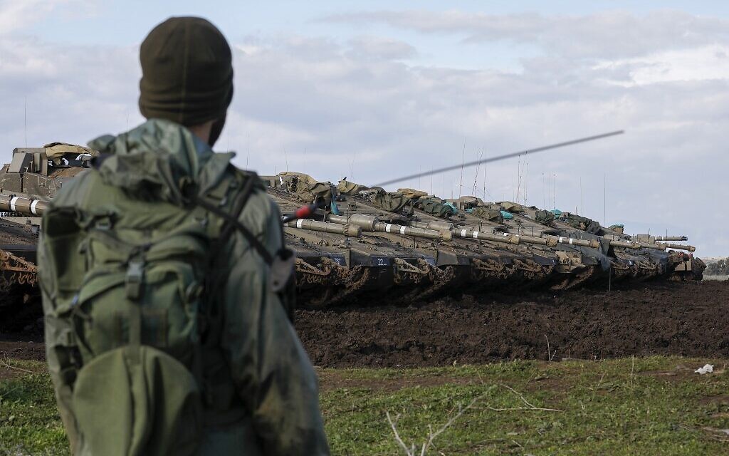 Xe tăng của quân đội Israel tại Cao nguyên Golan, sát biên giới với Syria (Ảnh: Times of Israel)