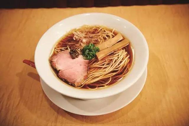 Tiệm ramen nhỏ đạt cả sao Michelin, chỉ có 9 chỗ ngồi và bán đúng 150 bát mỗi ngày - 10