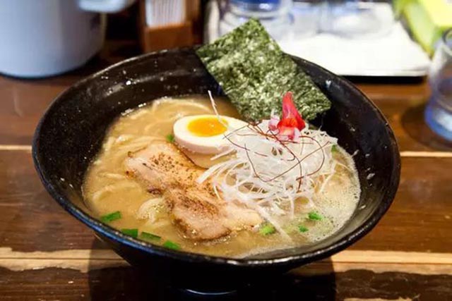 Tiệm ramen nhỏ đạt cả sao Michelin, chỉ có 9 chỗ ngồi và bán đúng 150 bát mỗi ngày - 11