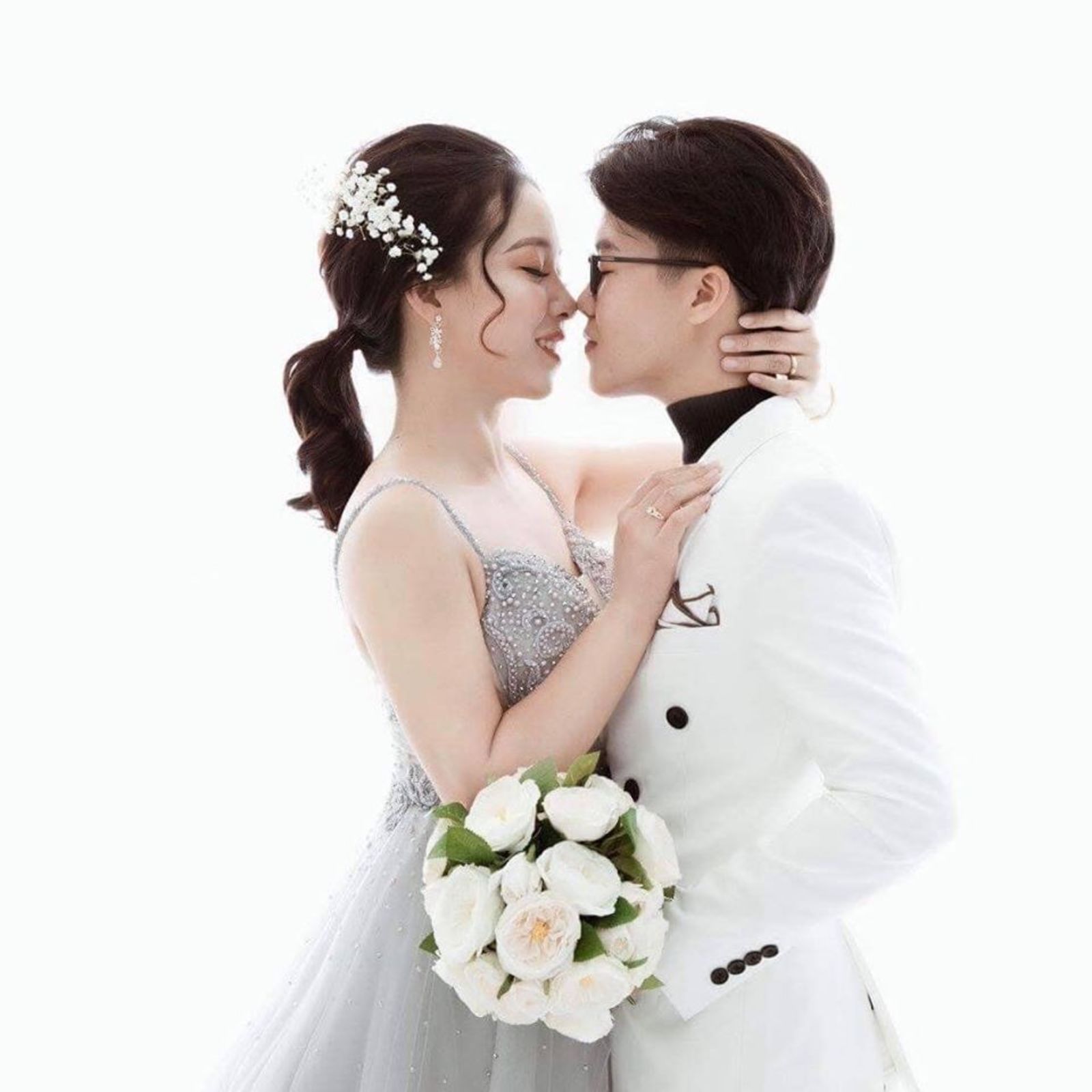 Lâm Khánh Chi tổ chức đám cưới cho người yêu cũ: Chồng kém tuổi phản ứng bất ngờ - 8