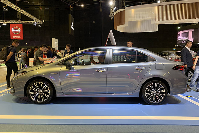 Cận cảnh Toyota Corolla Altis 2020 hoàn toàn mới tại Singapore Motor Show - 3