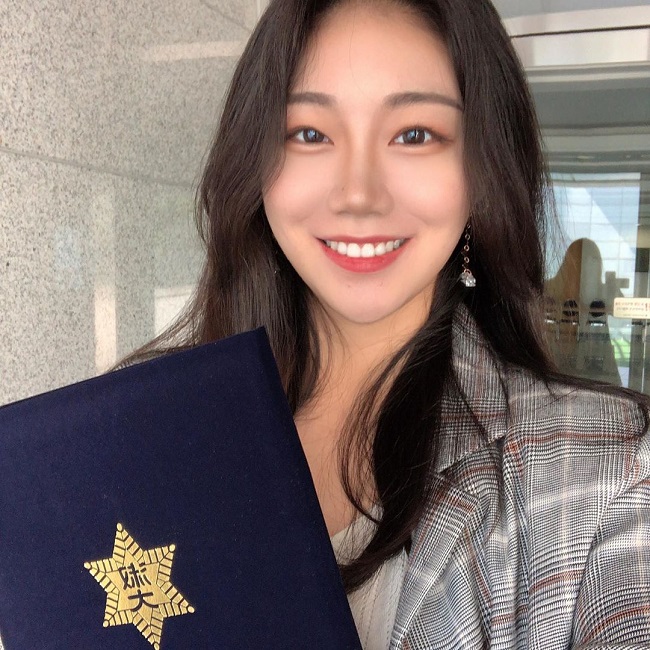 Cô phóng viên này vừa tốt nghiệp Đại học Sookmyung khoa Ngôn ngữ và Văn học Trung Quốc.