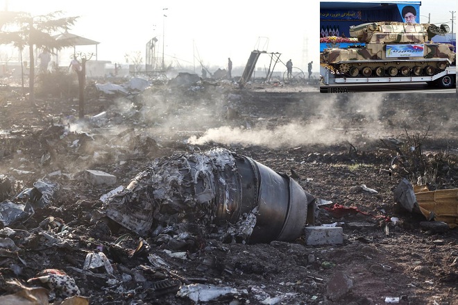Hiện trường vụ rơi máy bay Ukraine ở thủ đô Tehran, Iran ngày 8.1.2020.