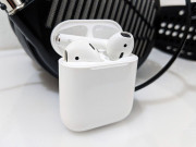 Thời trang Hi-tech - Chọn tai nghe &quot;chất&quot; du xuân: AirPods 2 hay AirPods Pro?