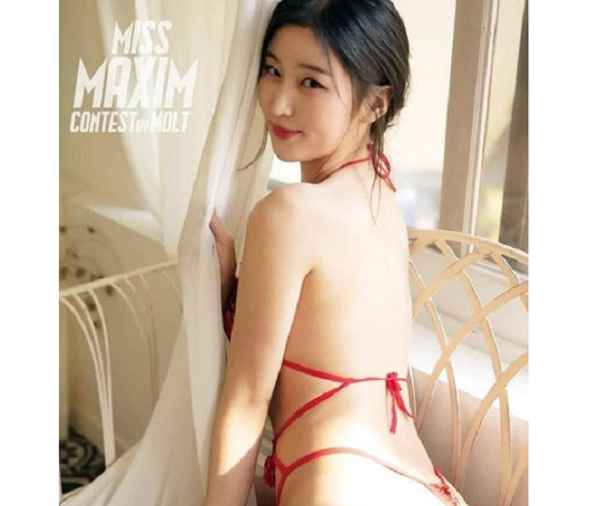 Chân dài Kim Na-jung là người chiến thắng trong cuộc thi Hoa hậu Maxim Hàn Quốc (tạp chí dành cho đàn ông xứ Hàn) năm 2019. 