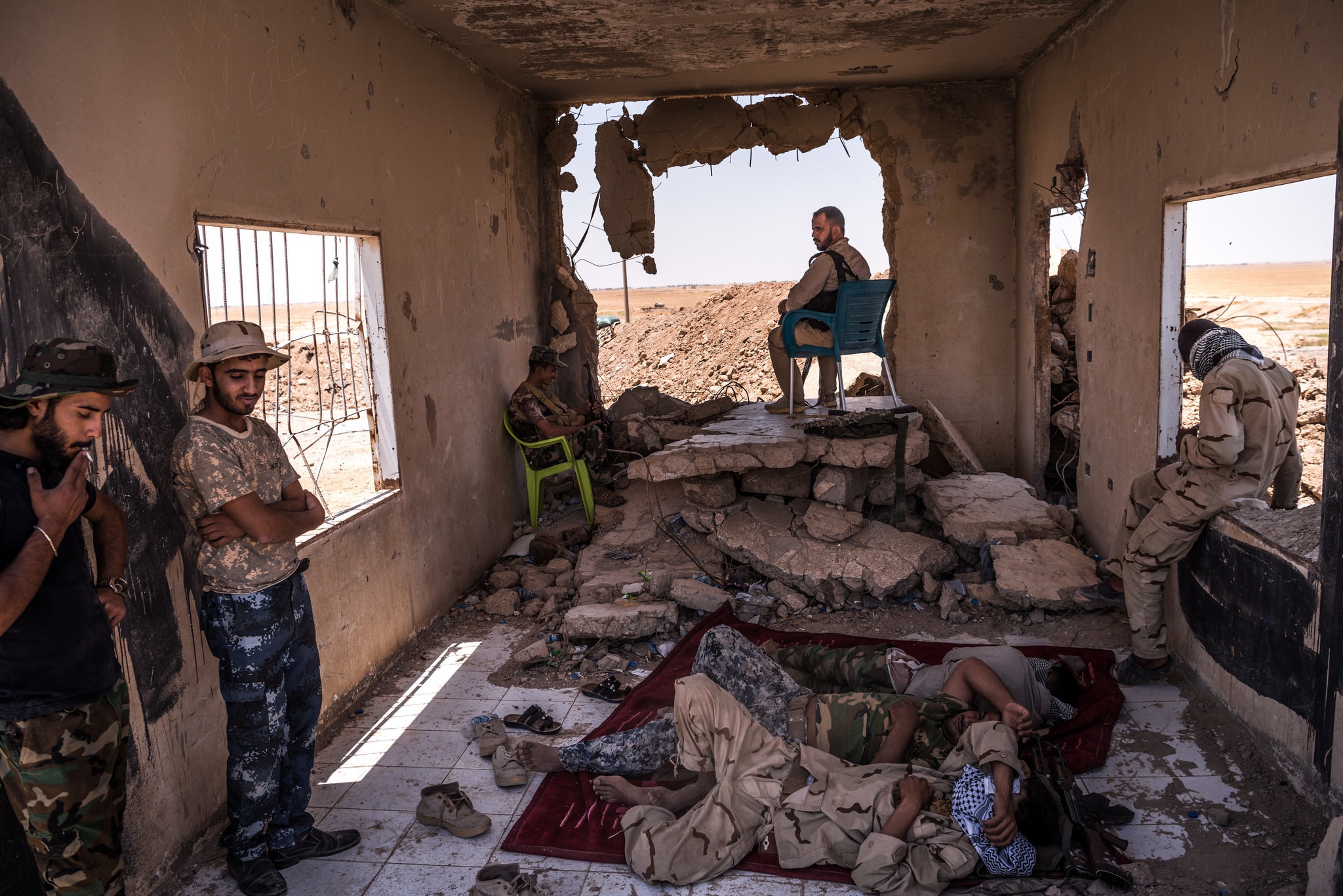 Dân quân Iraq tại một trạm gác giáp biên giới Syria.