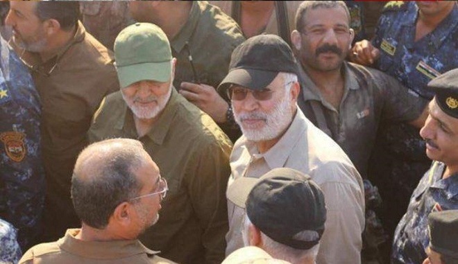 Thiếu tướng Qasem Soleimani đứng bên cạnh phó tư lệnh dân quân Iraq Muhadis. Cả hai người đều bị tiêu diệt trong đợt không kích của Mỹ hôm 3.1.