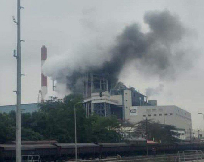 Khói bốc cao sau tiếng nổ lớn ở nhà máy nhiệt điện Uông Bí (Quảng Ninh)