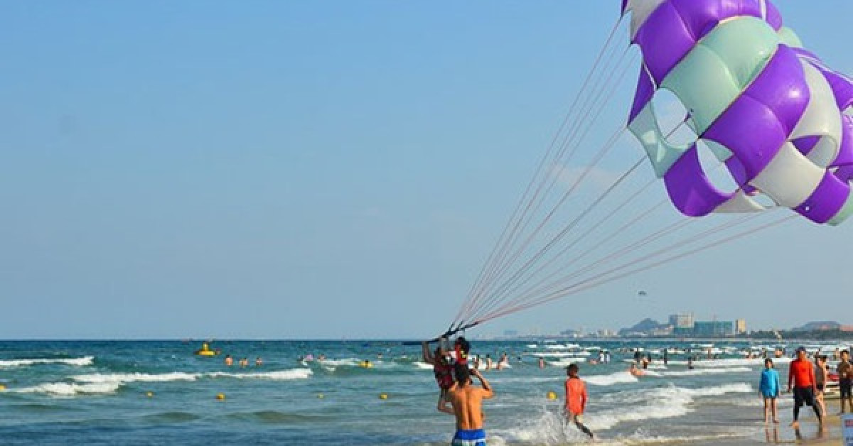 Những bãi biển cát trắng ở Đà Nẵng được nhiều du khách ưa thích. Ảnh: QUANG LUẬT