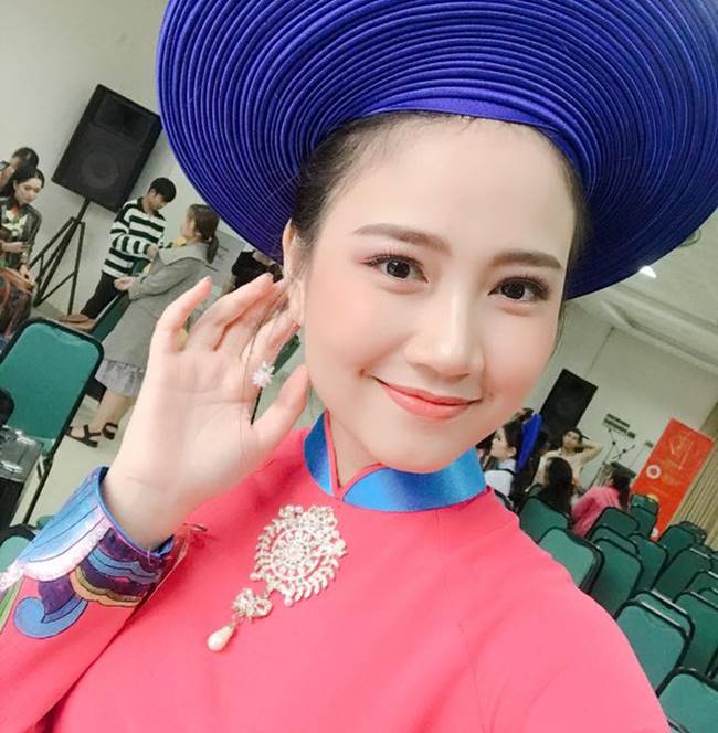 Phương Lan lên sắc khi trang điểm tông nhẹ nhàng và cô biết thế mạnh đó để phát huy.&nbsp;