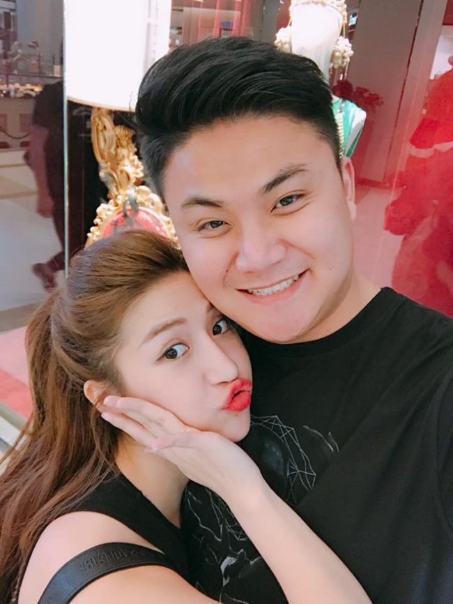 Nữ diễn viên lên xe hoa với bạn trai doanh nhân ở Sài Gòn vào tháng 8/2018 và chính thức kết hôn đầu năm 2019. 