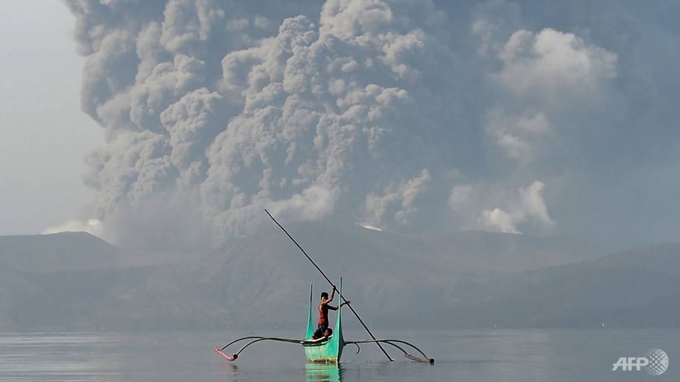 Taal là ngọn núi lửa mạnh thứ hai tại Philippines (ảnh: Reddit)