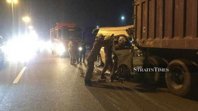 Xe chở Momota tới sân bay va chạm với xe tải trên đường cao tốc Malaysia