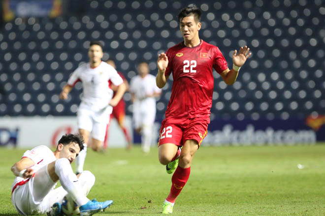 U23 Việt Nam va chạm nảy lửa U23 Jordan, thầy Park đứng ngồi không yên - 7