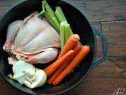 Cách luộc thịt gà tươi hay đông lạnh đều ngon không kém trong mâm cỗ cúng ngày Tết