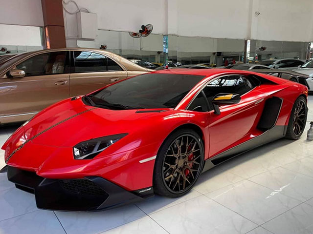 Siêu xe Lamborghini Aventador được chủ nhân thay đổi màu sắc mới