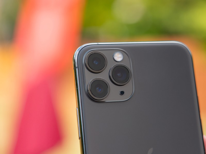 iPhone 11 Pro sở hữu 3 camera sau.