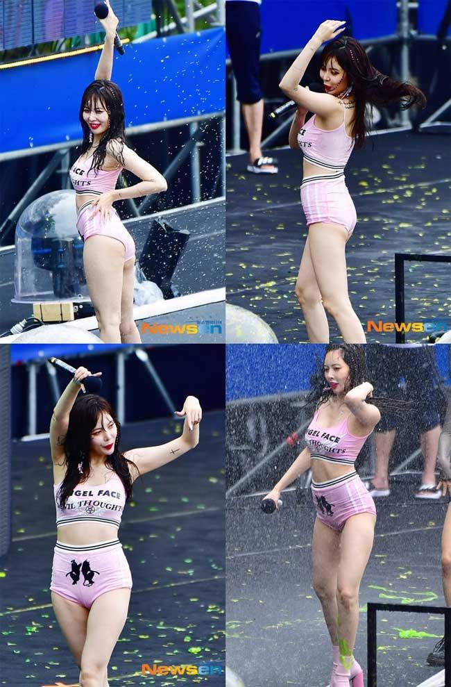 Tại Waterbomb 2019, trang phục của Hyuna gây nhiều tranh cãi vì vừa mỏng, vừa ngắn, gặp tình huống nhạy cảm khi dính nước.