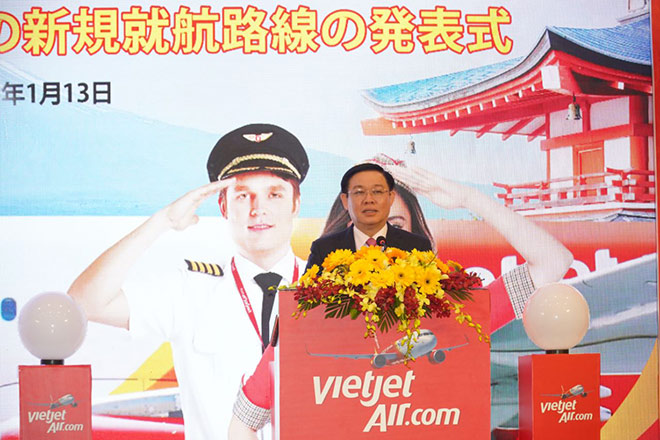 Uỷ viên Bộ Chính trị, Phó Thủ tướng Chính phủ Vương Đình Huệ chúc mừng Vietjet công bố các đường bay mới tới Nhật Bản