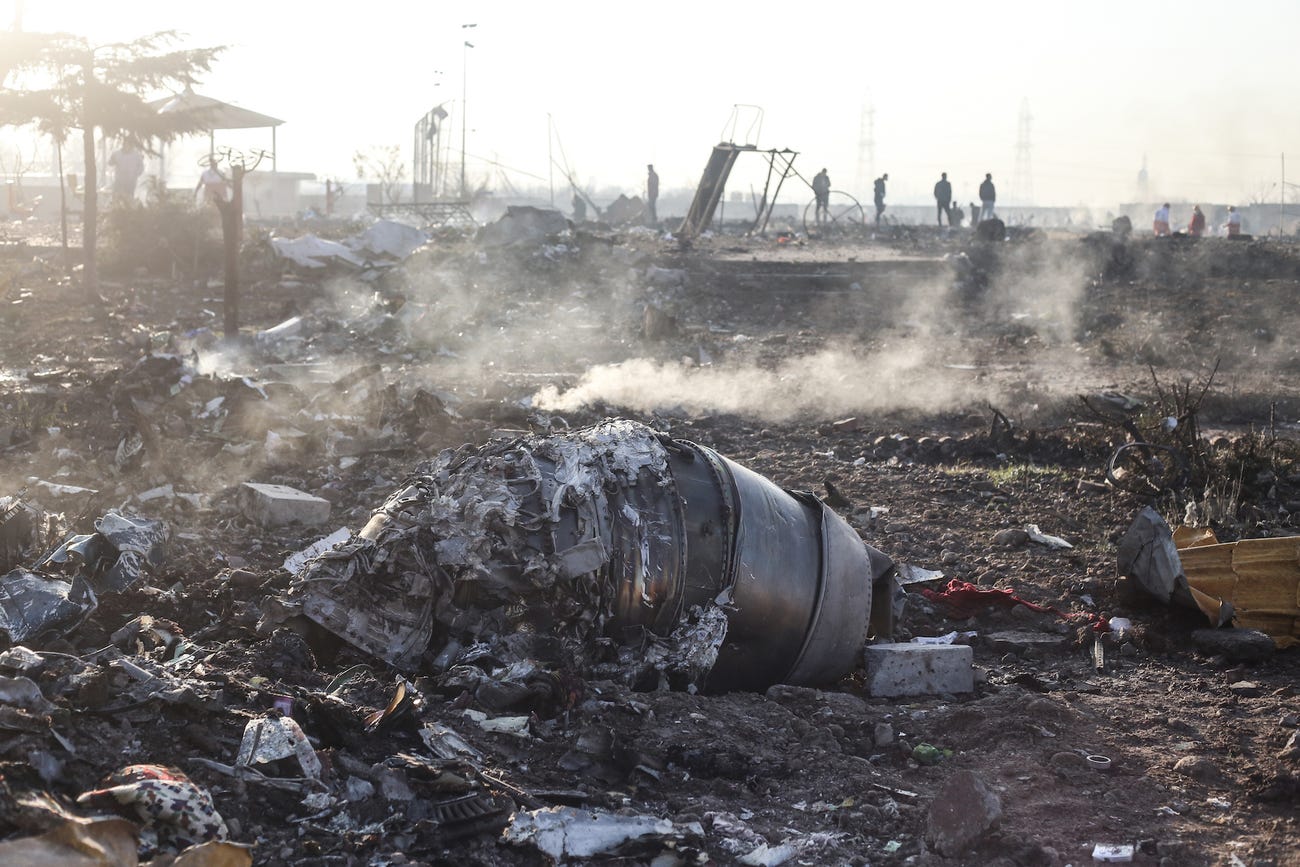 Hiện trường vụ rơi máy bay Ukraine khiến 176 người chết ở Tehran.