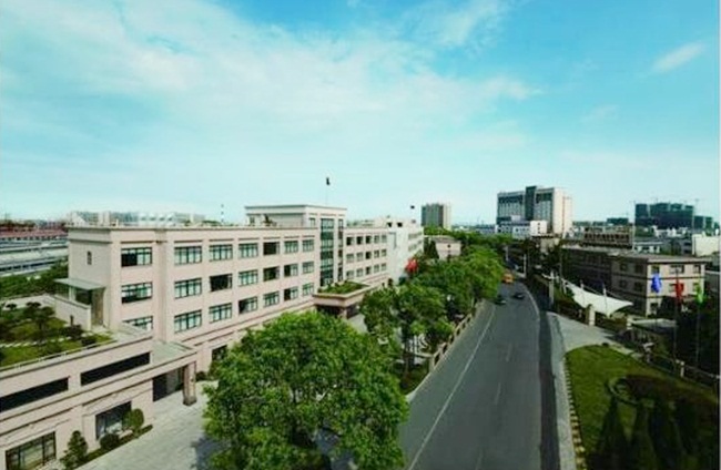 Hiện Hangmin Group có 28 doanh nghiệp với tài sản 10,2 tỷ nhân dân tệ và 12.000 nhân viên. Tháng 8/2004, cổ phiếu của tập đoàn này được niêm yết trên sàn chứng khoán Thượng Hải.