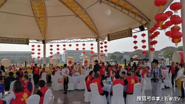 Hồi cuối tháng 10/2019, làng Hangmin cũng tổ chức một bữa tiệc gồm có 100 bàn để cả làng cùng ăn đánh dấu kỷ niệm 40 năm thành lập làng.