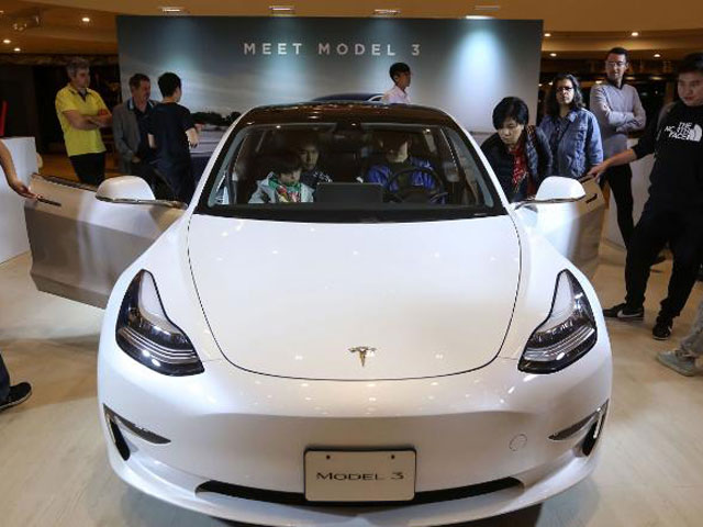 Mẫu xe Model 3 đang được Tesla cân nhắc giảm giá. Ảnh CNN