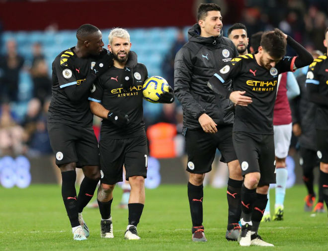 Dàn sao Man City đã ăn mừng chiến thắng 6-1 trước Aston Villa với 22 mỹ nhân sàn catwalk đến từ Italia gây sốc