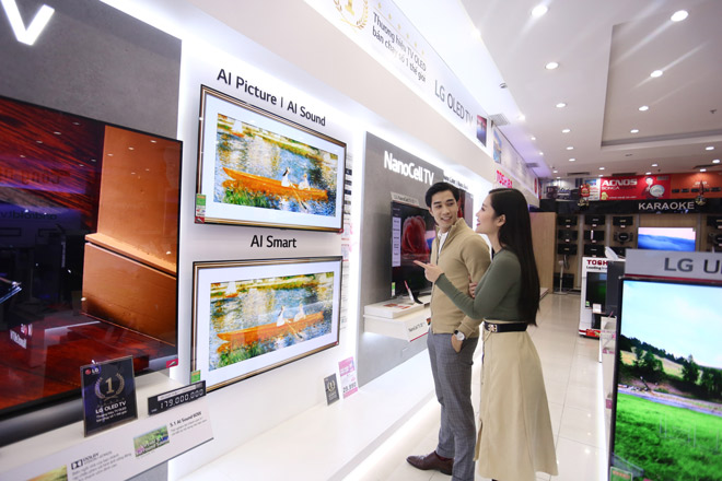 LG luôn đi đầu trong việc phát triển các công nghệ TV, điển hình là công nghệ TV OLED