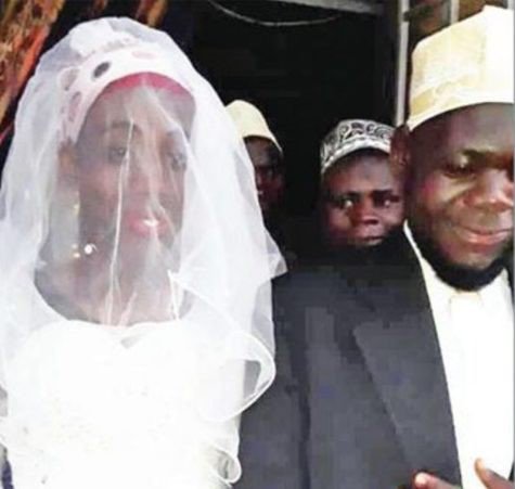 Giáo sĩ Mohammed Mutumba và vợ mới cưới