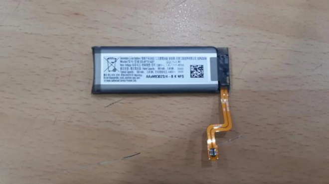 Galaxy Z Flip sẽ chỉ được tích hợp thỏi pin 3300 mAh.