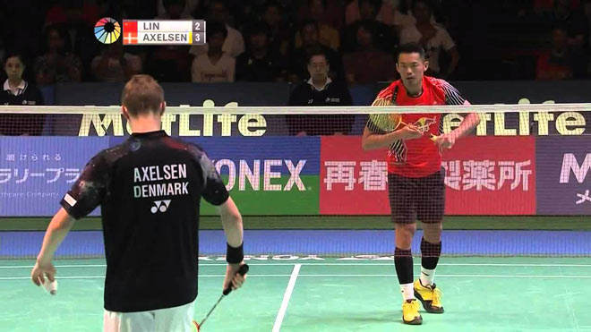 Axelsen và Lin Dan đụng độ lần thứ 9, phần thắng một lần nữa thuộc về tay vợt Đan Mạch (áo đen)
