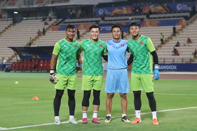 Các thủ môn của U23 Việt Nam chụp ảnh chung