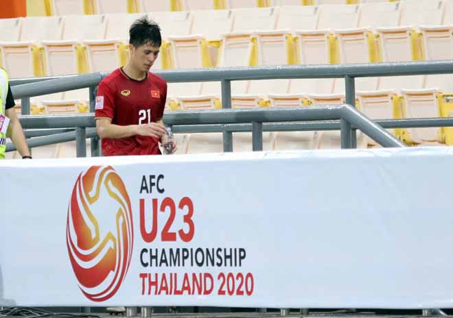 U23 Việt Nam thua U23 Triều Tiên: Đình Trọng cay đắng bị đuổi - 10