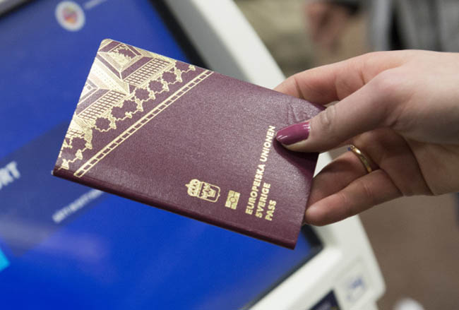11. Hộ chiếu Thụy Điển có quyền lực thứ 3 trên thế giới, cho phép người dân đi du lịch khắp nơi một cách dễ dàng. Người dân tự hào rằng họ có thể đến 171 quốc gia mà không cần xin visa.


