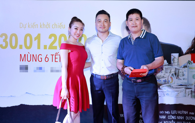 &#34;Con gái&#34; Hoài Linh: &#34;Tôi không chỉ cởi mà còn nhiều hơn thế&#34; - 8