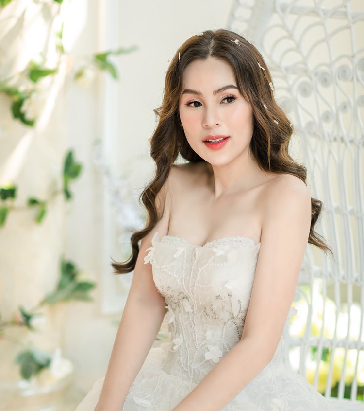 Hoa hậu Phương Lê tiết lộ luôn phải đẹp để giữ lửa tình - 8