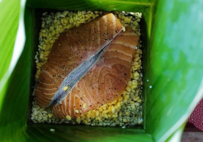 Bánh chưng nhân cá hồi có giá 580.000 đồng/kg. Ảnh: Internet.