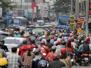 Tin tức trong ngày - Người dân ùn ùn về quê ăn Tết, mọi đường vào bến xe miền Đông kẹt không lối thoát