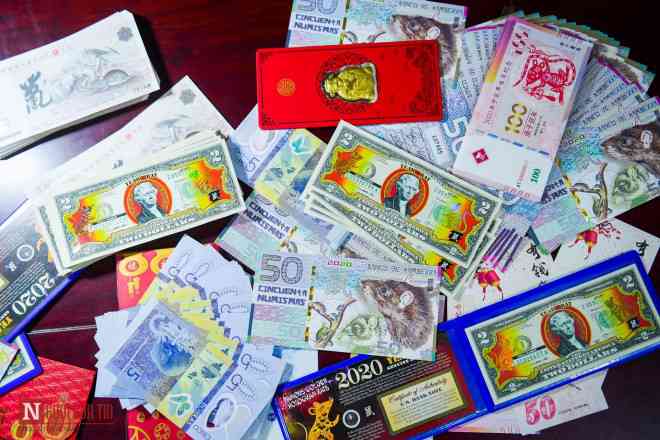 Một số ngân hàng trên thế giới phát hành tiền lưu niệm in hình linh vật của năm mới để đáp ứng nhu cầu tặng quà của người dân, nhất là khách hàng các nước châu Á như Việt Nam, Trung Quốc...