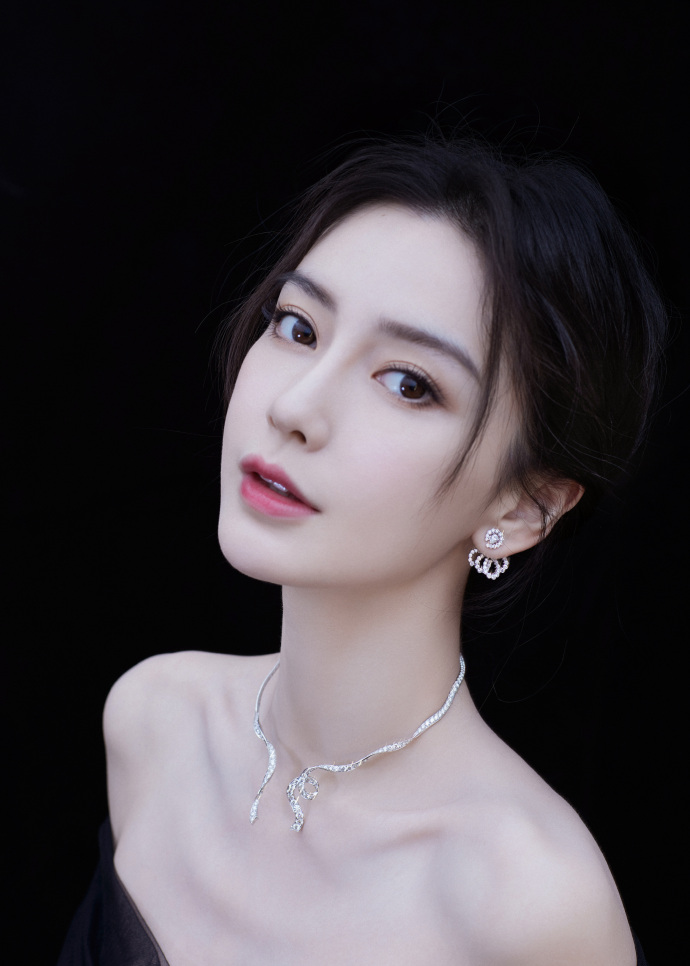 Angelabay thường uống nhiều nước ép và ăn trái cây.