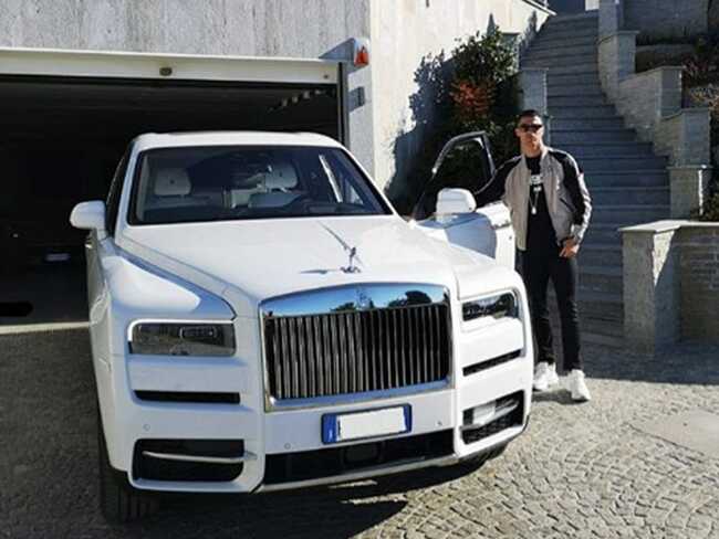 Vào tháng 3 năm 2019, Ronaldo đã mua thêm một chiếc Rolls Royce trị giá 360.000 đô la, một chiếc xe mà chỉ những người chịu chơi nhất và giàu nhất thế giới mới có thể chạm tay vào.