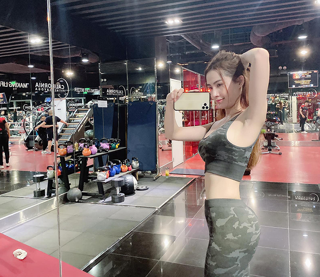 Thời gian rảnh, Phan Thị Mơ tranh thủ đi tập gym.