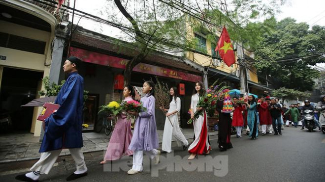 &nbsp;Đoàn rước đi qua những con phố trong vùng lõi của phố cổ Hà Nội như Hàng Bạc, Tô Tịch, Mã Mây... rồi về Đình Kim Ngân tại địa chỉ&nbsp;số 42, 44 phố Hàng Bạc.