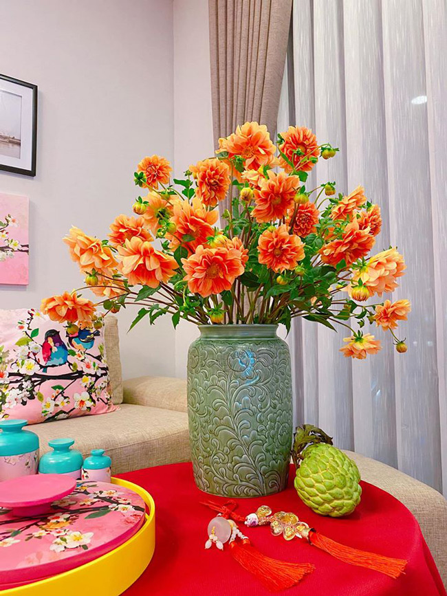 Chị Nguyễn Nha Trang (Hà Nội) nổi tiếng trên Hội thích cắm hoa tươi với những bình hoa tự cắm rất đẹp và sáng tạo