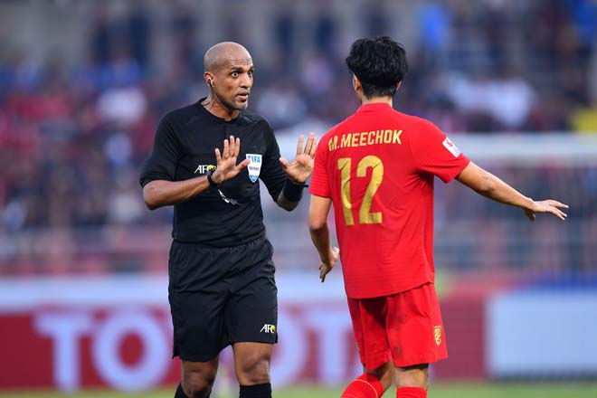 U23 Thái Lan phản ứng với trọng tài Ahmed Al-Kaf