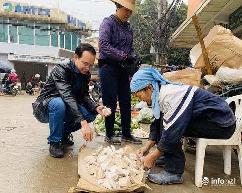 Dân gian có câu “Đầu năm mua muối, cuối năm mua vôi”, dịp cuối năm là lúc để nhà nhà người người mua vôi, mua tiêu, mua điều để xí xóa đi những điều không may, những chuyện xưa cũ, bởi chuyện cũ cũng giống như ve chai, mình bán cho nhanh, để sẵn sàng chào đón một năm mới mặn mà, sung túc.