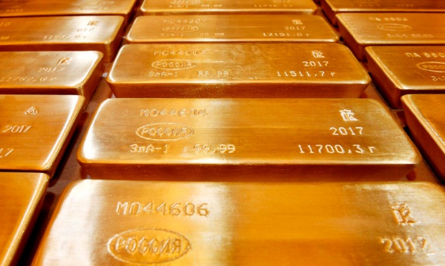 Công việc của nhân viên tại kho trữ vàng không đơn giản, chỉ cần tưởng tượng cầm các thanh vàng 13kg mỗi ngày cũng không hề nhẹ nhàng.