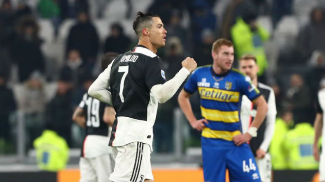 Vừa khỏi chứng viêm xoang mũi, Ronaldo đã ghi cú đúp giúp Juve vượt qua Parma